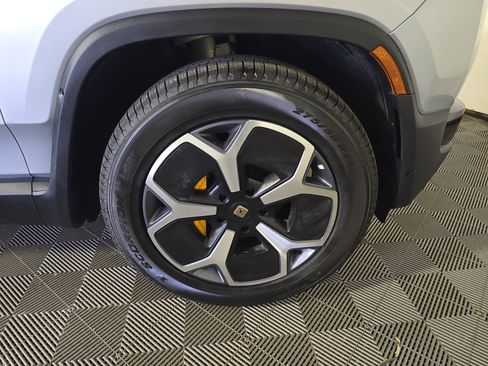 Used 2024 Rivian R1S Adventure AWD/4WD image 11