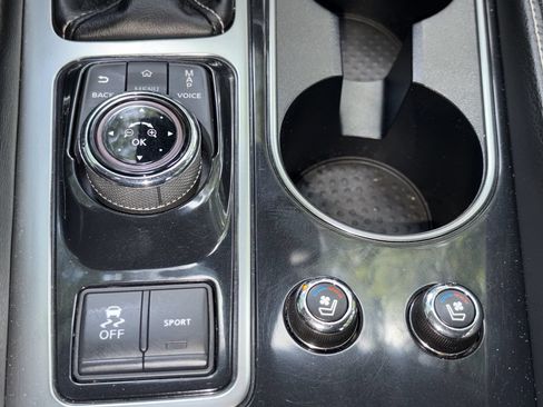Used 2023 Nissan Maxima Platinum w/ Sport Mat Group FWD image 17