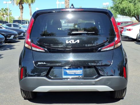 Used 2023 Kia Soul LX FWD image 4