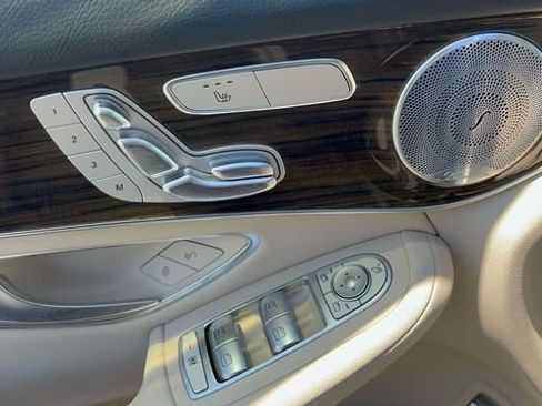 Used 2019 Mercedes-Benz GLC 300 4MATIC image 21