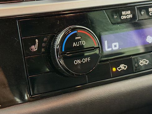 Used 2025 Nissan Pathfinder SV FWD image 24