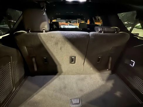 Used 2024 GMC Yukon SLT image 7