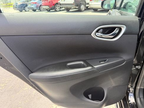 Used 2017 Nissan Sentra SR w/ SR Midnight Edition image 22