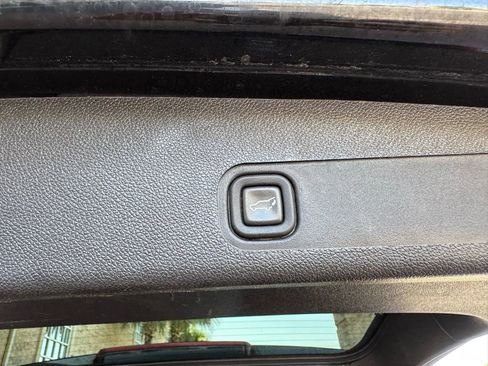 Used 2013 Chevrolet Suburban LTZ image 27