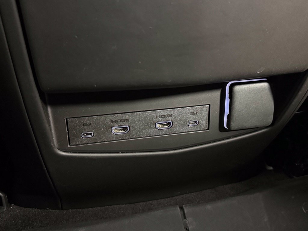 Used 2025 Cadillac Escalade ESV Sport Platinum w/ LPO, ONYX Package AWD/4WD image 42