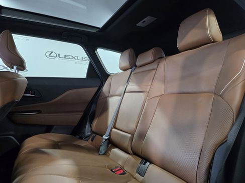 Used 2025 Toyota Crown Signia XLE image 27