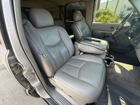 Used 2004 Chevrolet Tahoe LS RWD image 27