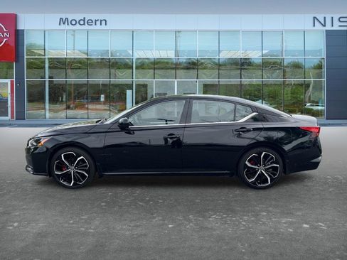 Used 2024 Nissan Altima 2.5 SR w/ SR Premium Package image 8