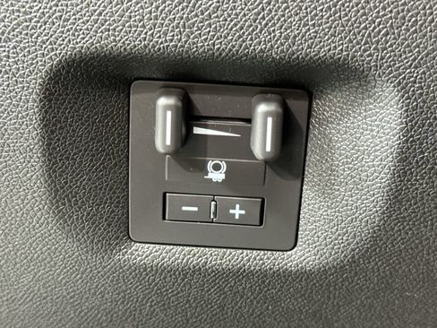 Used 2011 Chevrolet Tahoe LTZ AWD/4WD image 19