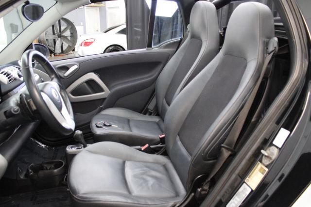 Used 2012 smart fortwo passion RWD image 10