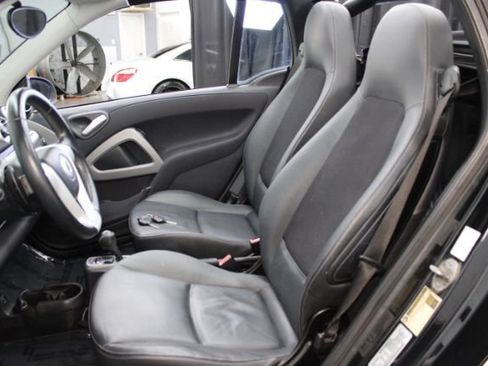 Used 2012 smart fortwo passion RWD image 10