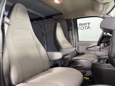 Used 2024 Chevrolet Express 2500 image 31
