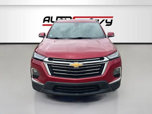 Used 2023 Chevrolet Traverse LT FWD image 2