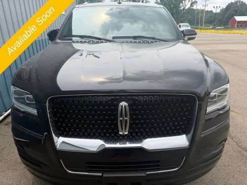 Used 2023 Lincoln Navigator L Reserve w/ Equipment Group 201A AWD/4WD image 3