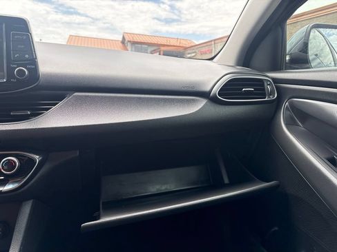 Used 2018 Hyundai Elantra GT FWD image 25