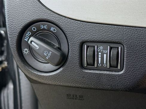 Used 2019 Dodge Grand Caravan GT FWD image 26