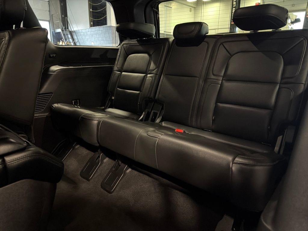 Used 2018 Lincoln Navigator Reserve w/ Technology Package AWD/4WD image 18