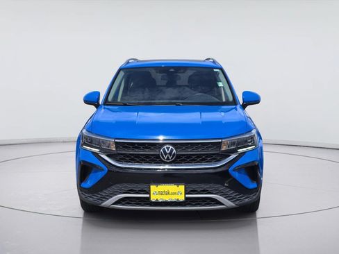 Used 2022 Volkswagen Taos SE FWD image 2