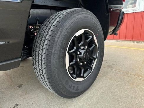Used 2025 RAM 3500 Laramie AWD/4WD image 17
