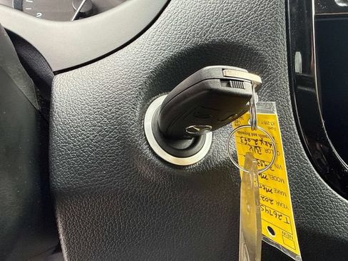 Used 2023 Mercedes-Benz Metris Passenger image 28