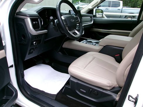 Used 2022 Ford Expedition XLT AWD/4WD image 18
