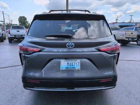 Certified 2025 Toyota Sienna Limited AWD/4WD image 4