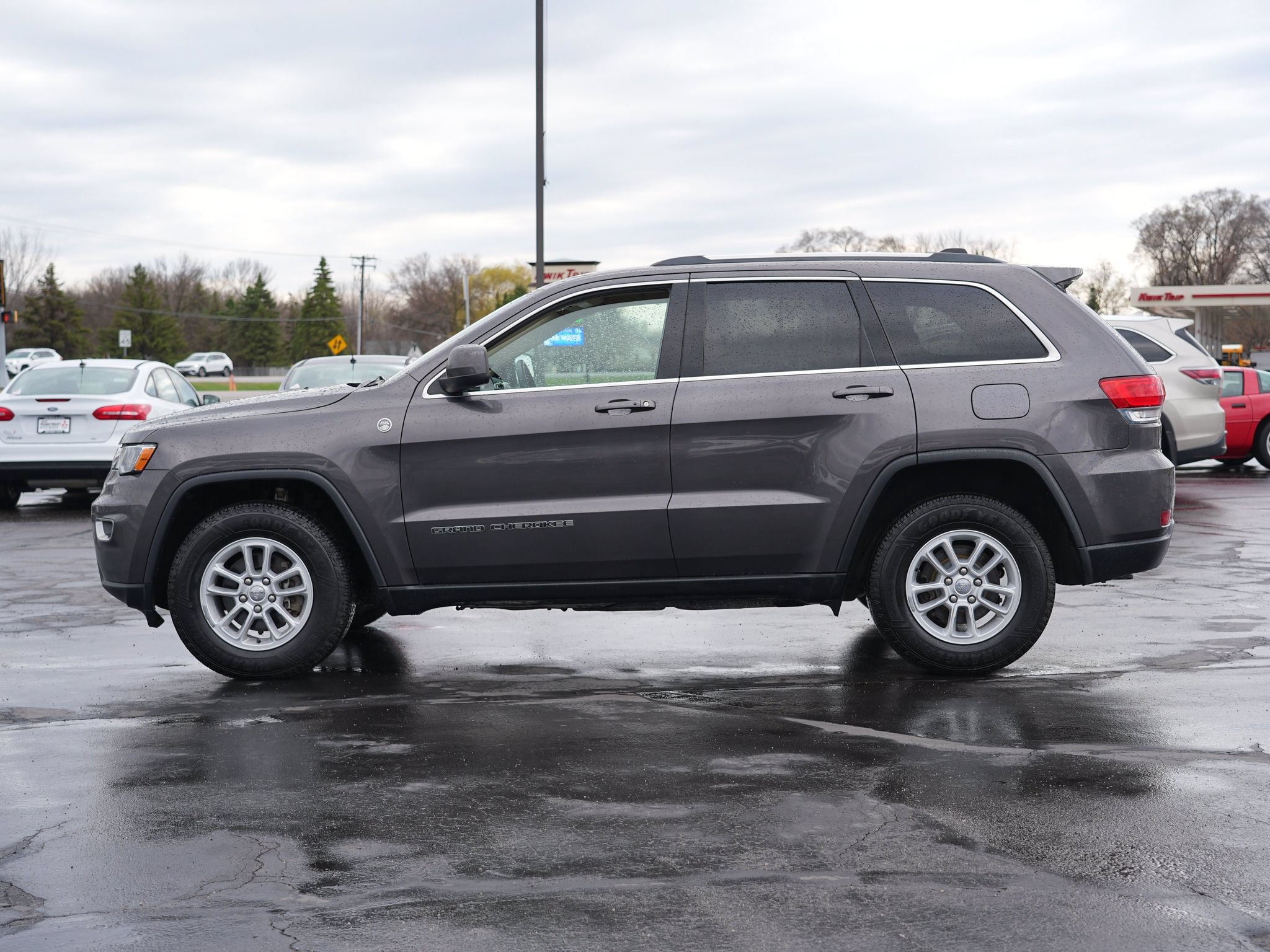 Used 2019 Jeep Grand Cherokee Laredo AWD/4WD image 7