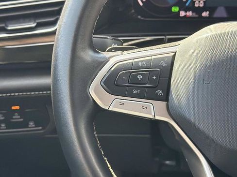 Used 2025 Volkswagen Atlas SE FWD image 21