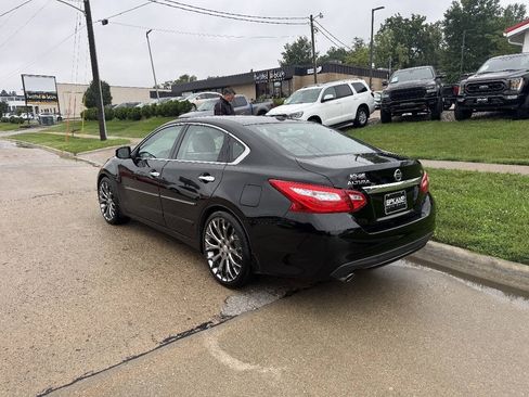 Used 2016 Nissan Altima 2.5 SL w/ Moonroof Package FWD image 3