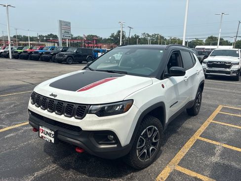 Certified 2025 Jeep Compass Trailhawk AWD/4WD image 2