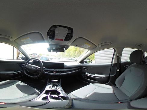 Used 2025 Kia K4 LXS image 38