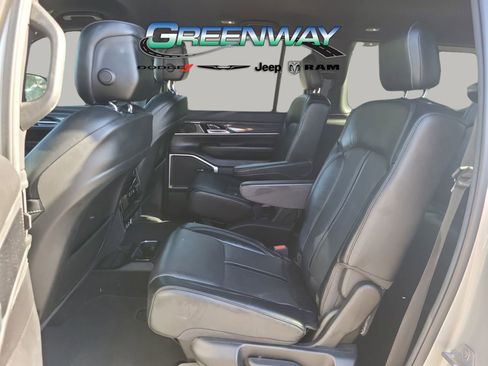 Used 2022 Jeep Wagoneer Series III w/ Flexible Seating Group image 16