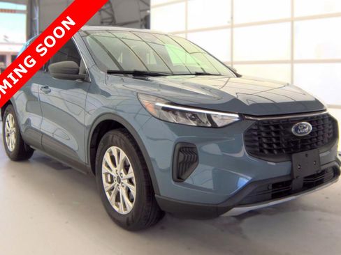 Used 2023 Ford Escape Active w/ Cold Weather Package FWD image 3