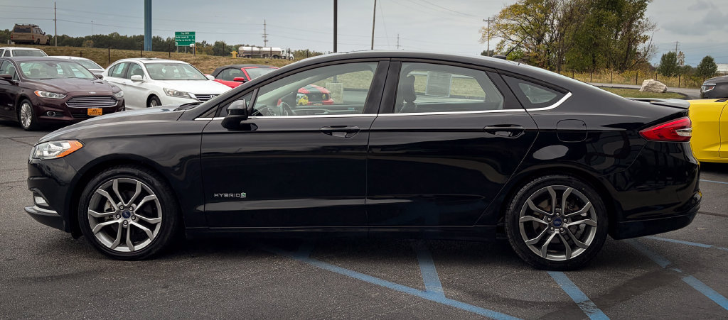 Used 2017 Ford Fusion SE w/ Equipment Group 601A FWD image 16