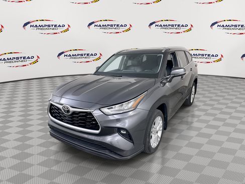 Used 2020 Toyota Highlander XLE AWD/4WD image 1
