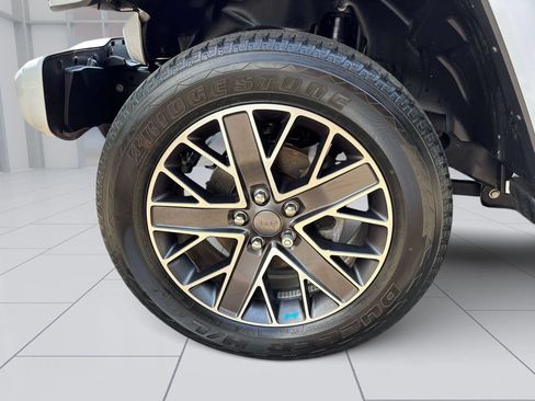 Used 2023 Jeep Wrangler Unlimited Sahara AWD/4WD image 10