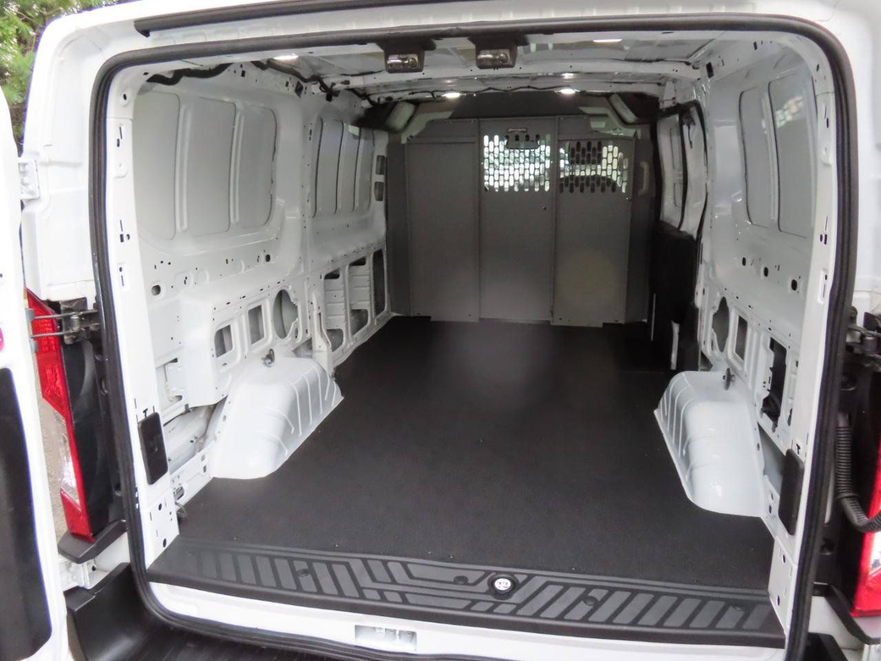 Used 2019 Ford Transit 250 130 Low Roof RWD image 22