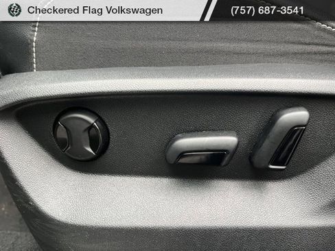 Used 2024 Volkswagen Atlas SE image 24