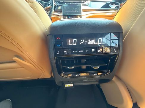 Used 2025 Jeep Grand Cherokee L Summit AWD/4WD image 12