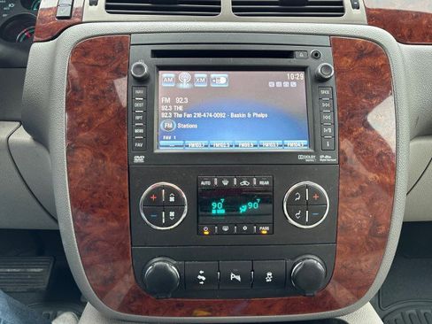 Used 2013 Chevrolet Tahoe LT image 17