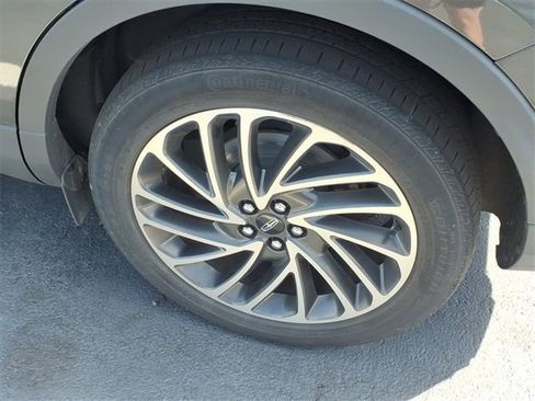 Used 2019 Lincoln Nautilus Reserve w/ Driver Assistance Package image 19