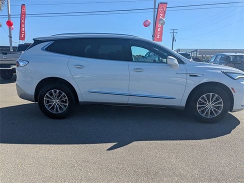 Used 2024 Buick Enclave Premium image 2