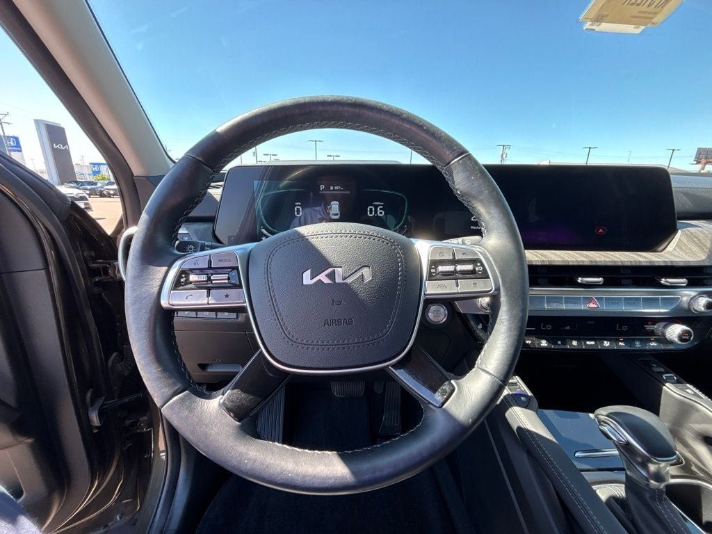 Used 2024 Kia Telluride EX w/ EX Captain's Chair Package AWD/4WD image 13
