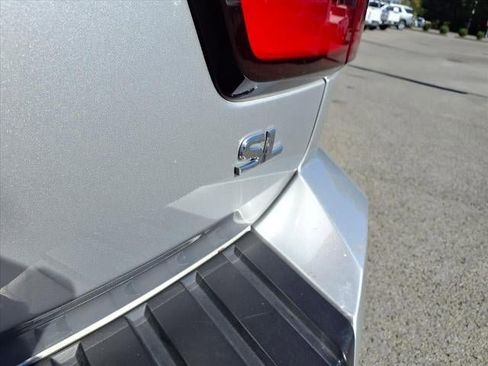 Used 2024 Nissan Armada SL w/ Captain's Chairs Package image 19