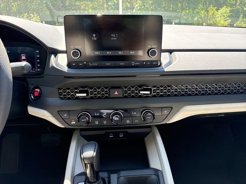 Certified 2025 Honda Accord SE image 19