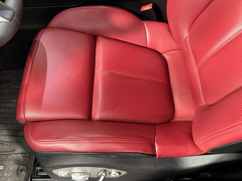 Certified 2025 Porsche Macan image 14