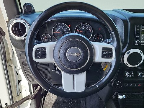 Used 2014 Jeep Wrangler Unlimited Sahara w/ Dual Top Group AWD/4WD image 16