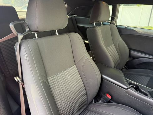 Used 2018 Dodge Challenger SXT RWD image 43