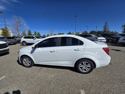 Used 2014 Chevrolet Sonic LT FWD image 2