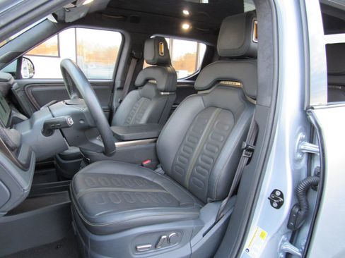 Used 2022 Rivian R1T Launch Edition image 2